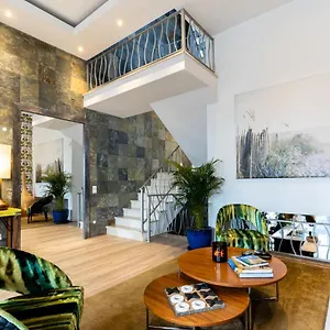 Fab's House Couette-café District de Faro