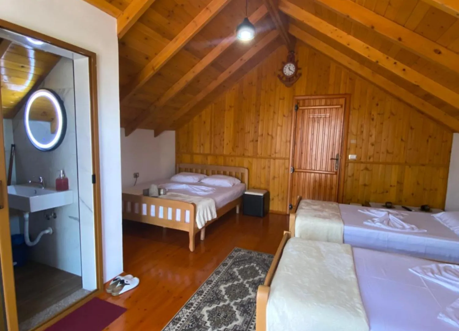 Bixhaku Guesthouse Gjirokaster