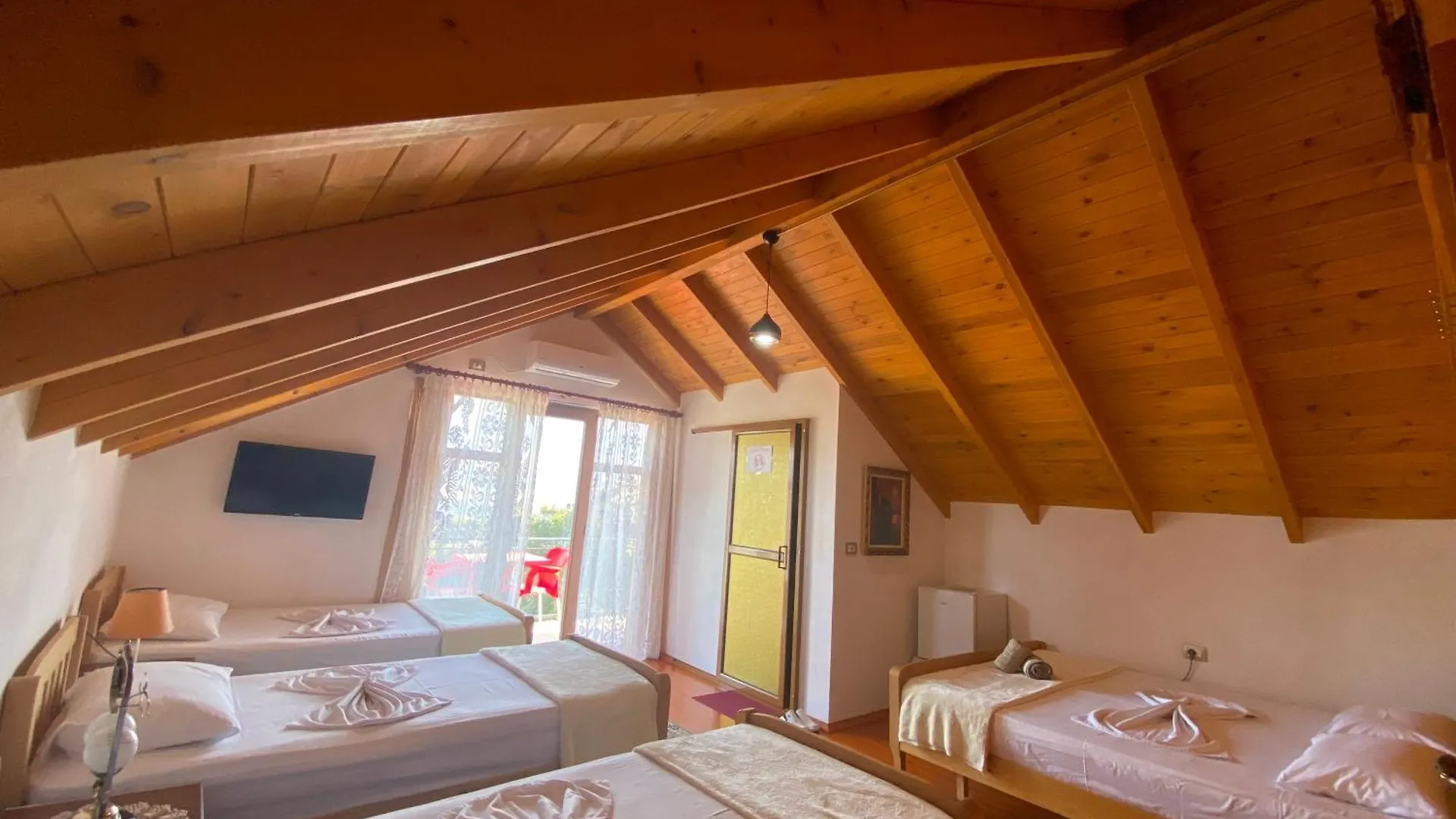 Bixhaku Guesthouse Gjirokaster 0*,  Albania