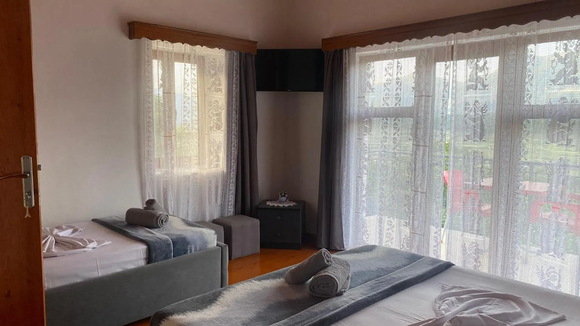 Bixhaku Guesthouse Gjirokaster