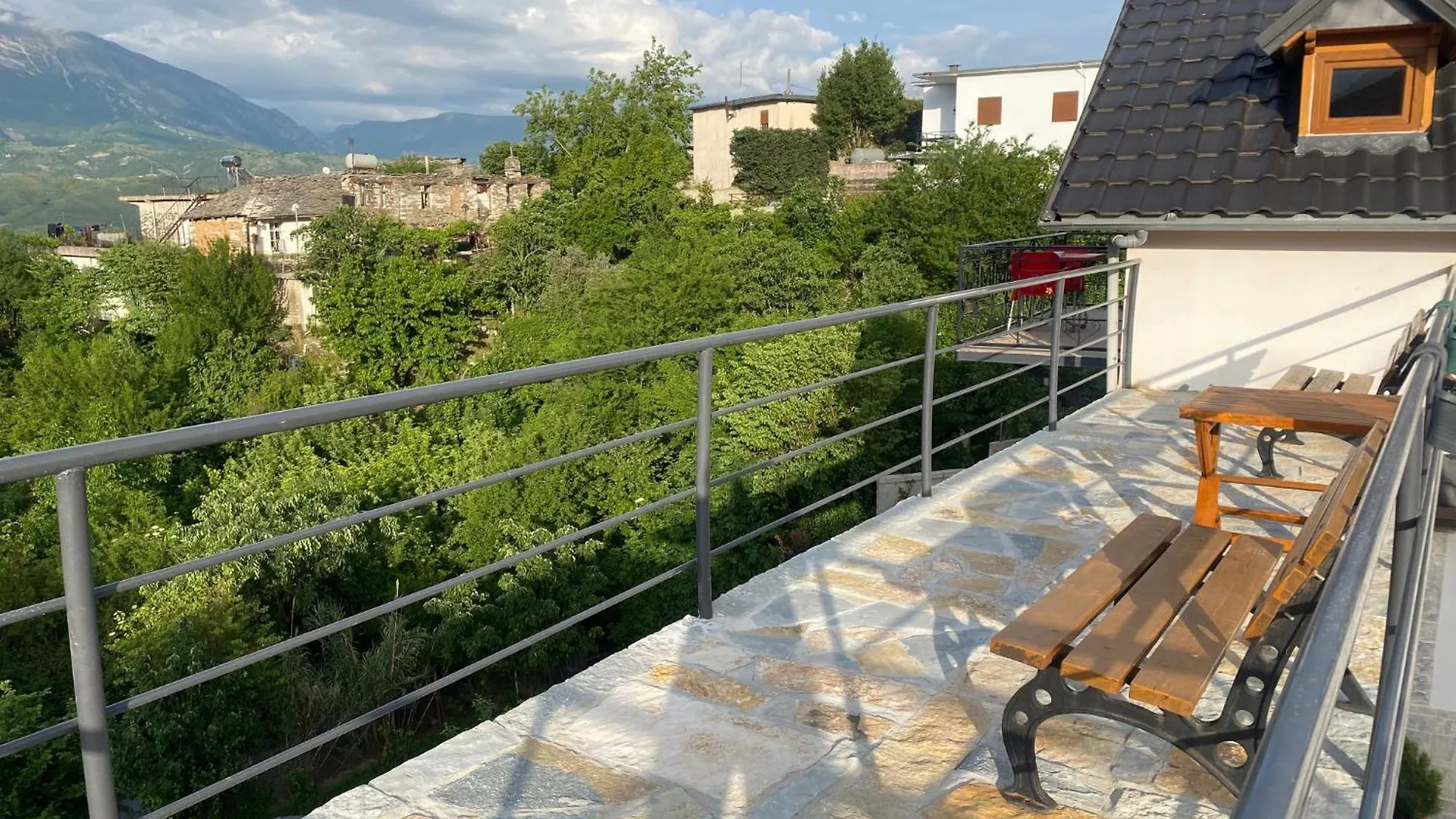 Bixhaku Guesthouse Gjirokaster