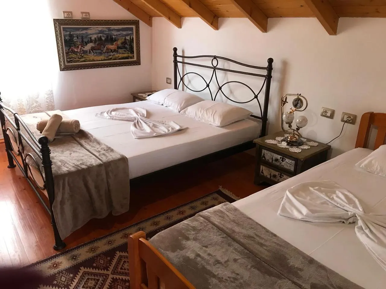 Bixhaku Guesthouse Gjirokaster