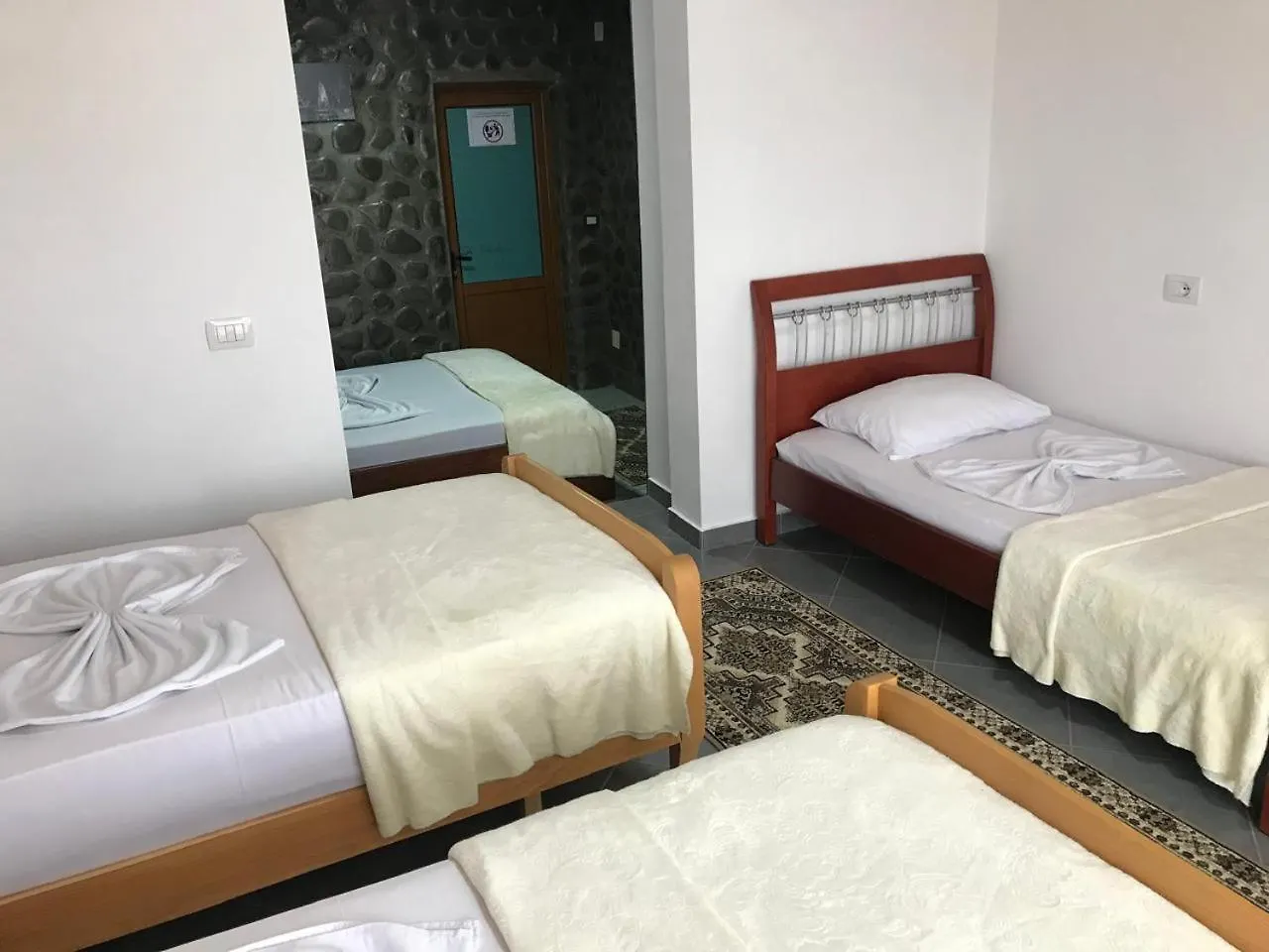 Bixhaku Guesthouse Gjirokaster